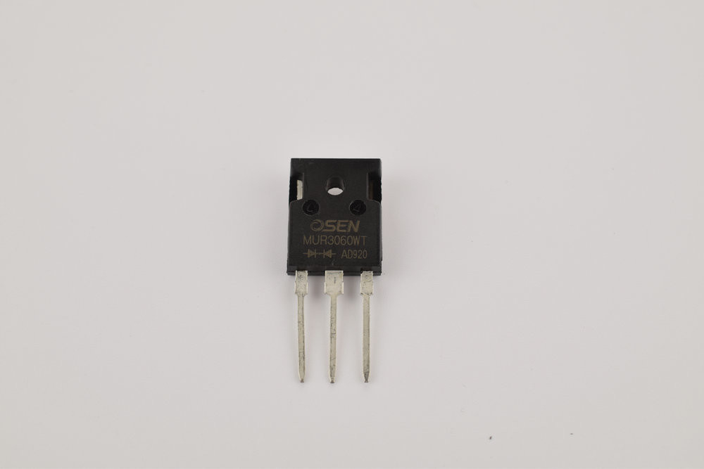 Small High Voltage Fast Recovery Diode For Rail - To - Rail Protection